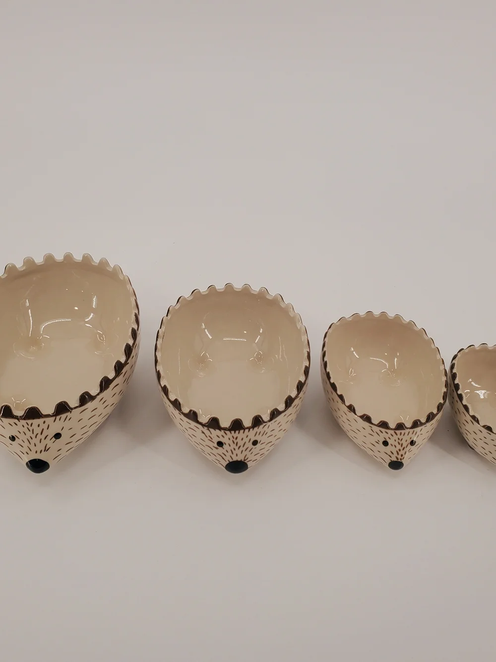 Hedgehog Measuring Cups Set Of 4 Ceramic Nesting Bowls NEW!